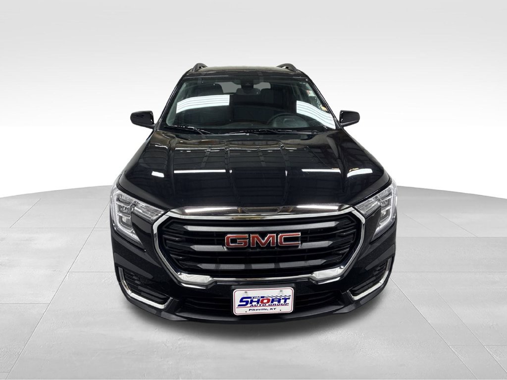 Used 2023 GMC Terrain SLE w/ Driver Convenience Package AWD/4WD image 2