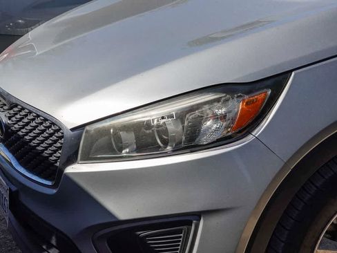 Used 2017 Kia Sorento L FWD image 2
