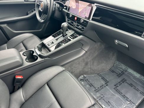 Certified 2026 Porsche Macan AWD/4WD image 24