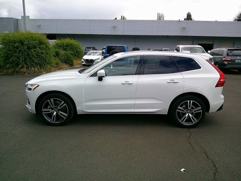 Used 2019 Volvo XC60 T5 Momentum w/ Premium Package AWD/4WD image 2