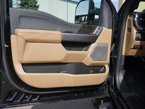 Used 2025 Ford F250 Lariat w/ Black Appearance Package AWD/4WD image 17