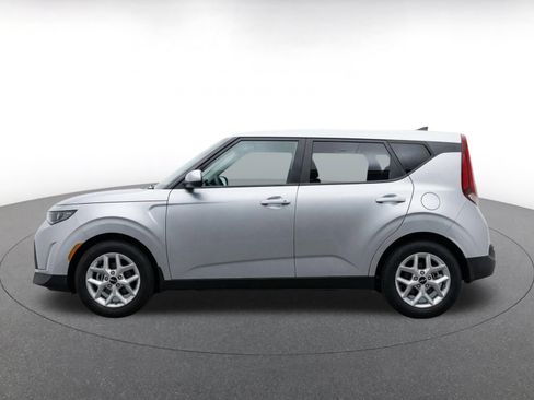 Used 2025 Kia Soul LX w/ LX Technology Package FWD image 4