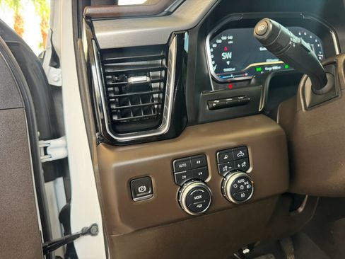 Used 2024 GMC Sierra 2500 Denali w/ Denali Reserve Package image 15