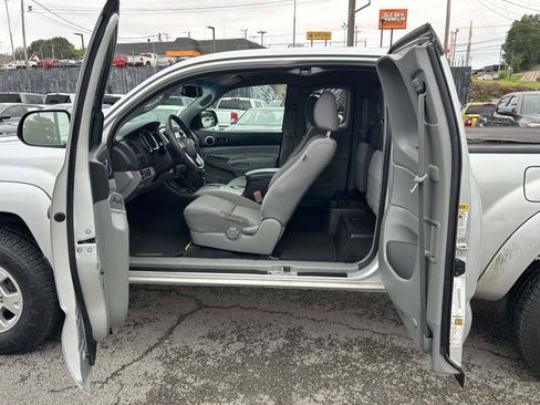 Used 2013 Toyota Tacoma 4x4 Access Cab V6 w/ SR5 Pkg image 18