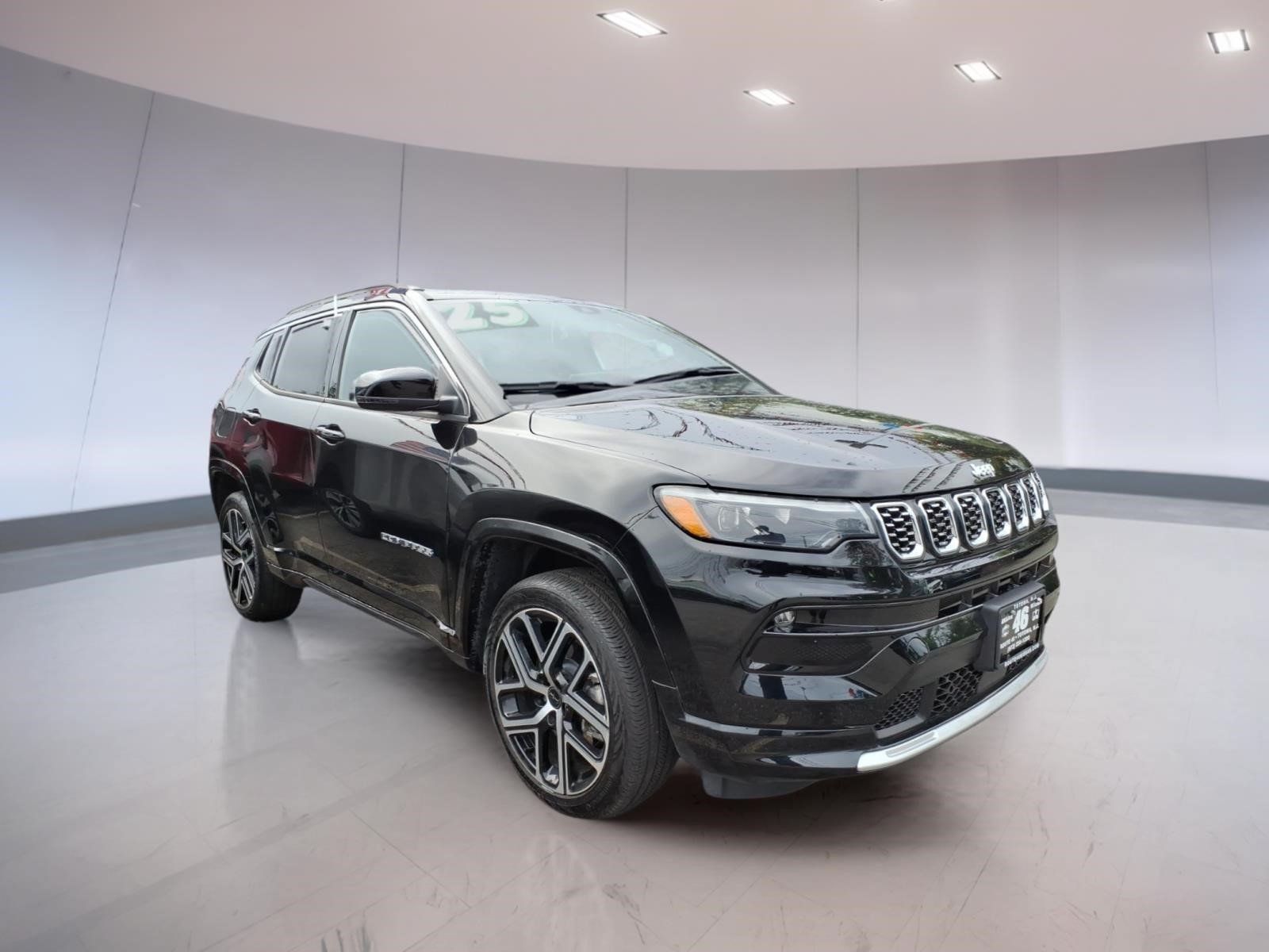 Used 2025 Jeep Compass Limited w/ Elite Group AWD/4WD image 1