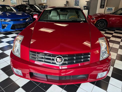 Used 2005 Cadillac XLR RWD image 2