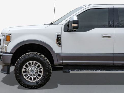 Used 2021 Ford F350 Lariat w/ Chrome Package image 11