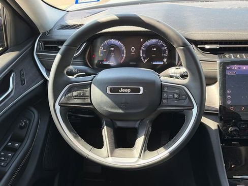 Used 2023 Jeep Grand Cherokee Limited w/ Luxury Tech Group II image 11