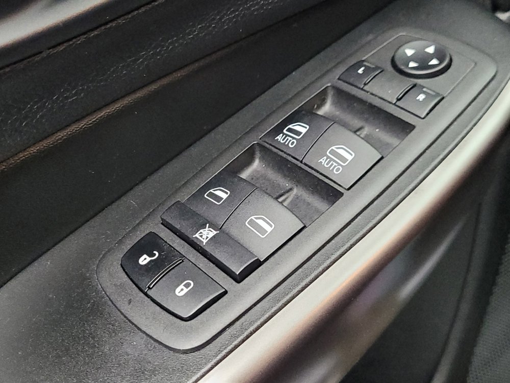Used 2019 Jeep Cherokee Latitude Plus FWD image 27