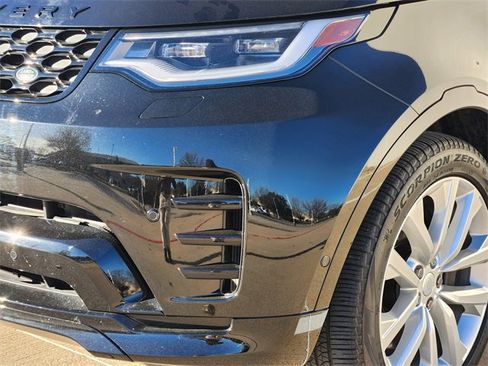 Used 2024 Land Rover Discovery Dynamic SE image 8