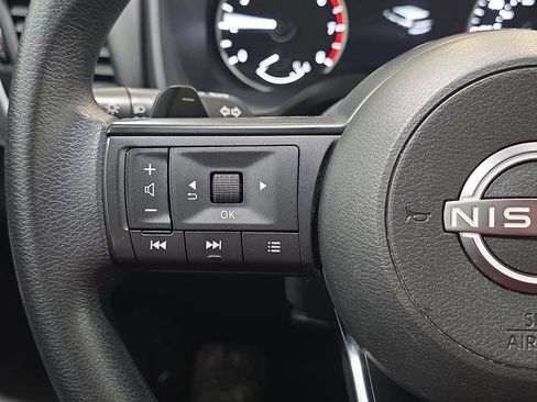 Used 2023 Nissan Rogue S image 16