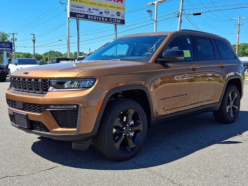 New 2026 Jeep Grand Cherokee Limited w/ Limited Altitude Package AWD/4WD image 2