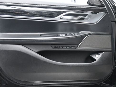 Used 2022 BMW 750i xDrive w/ Executive Package image 9