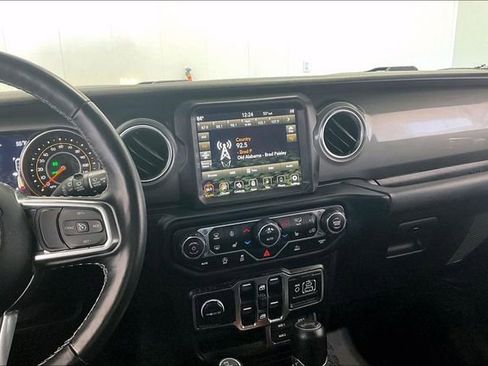 Used 2023 Jeep Wrangler Unlimited Sahara w/ Cold Weather Group AWD/4WD image 9