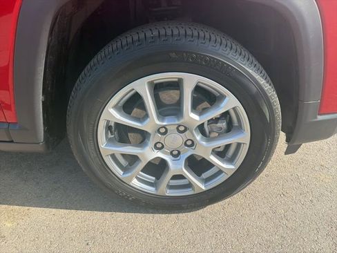 Used 2024 Jeep Compass Latitude image 6