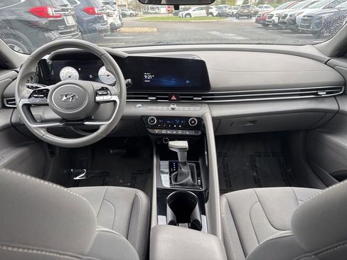 Used 2023 Hyundai Elantra SEL w/ Convenience Package image 13