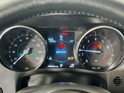 Used 2020 Jaguar F-PACE Premium image 16