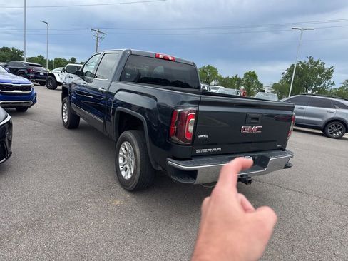 Used 2018 GMC Sierra 1500 SLT w/ SLT Premium Package AWD/4WD image 2