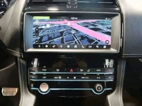 Used 2020 Jaguar F-PACE S image 25