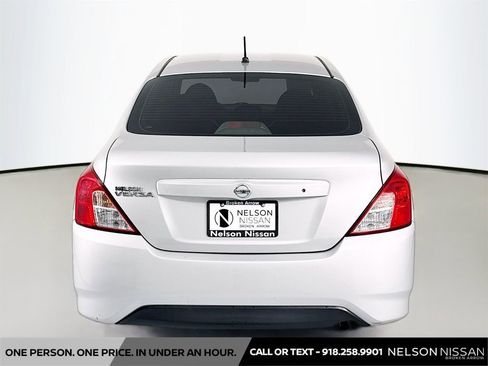 Used 2016 Nissan Versa S FWD image 6