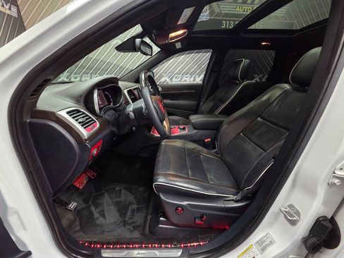 Used 2015 Jeep Grand Cherokee Overland w/ Advanced Technology Group AWD/4WD image 16