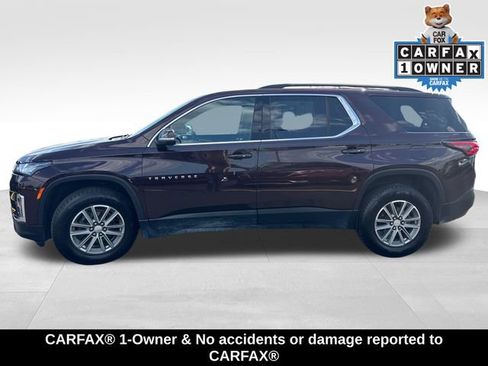 Used 2023 Chevrolet Traverse LT FWD image 2