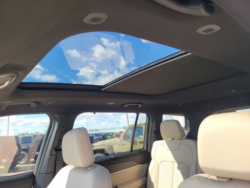 New 2025 Jeep Grand Cherokee L Limited w/ Luxury Tech Group II image 15