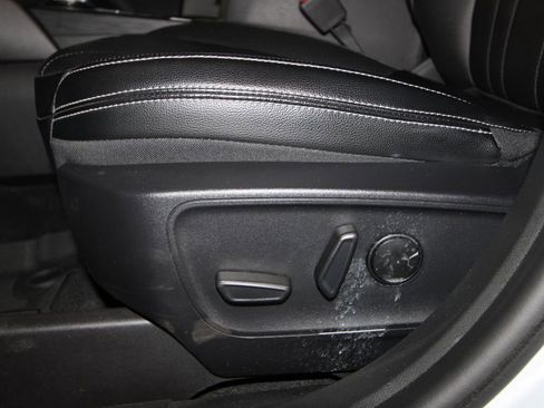 Used 2025 Ford Escape SE w/ PHEV Premium Package image 7