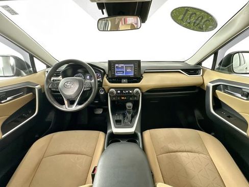 Used 2021 Toyota RAV4 XLE w/ Convenience Package image 3