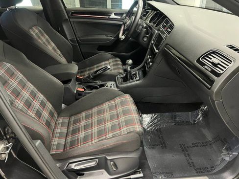 Used 2017 Volkswagen Golf S image 14