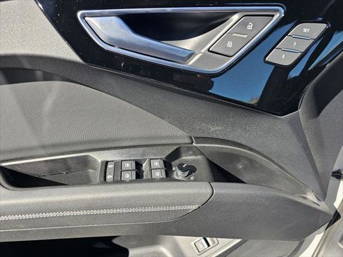 Used 2024 Audi Q4 e-tron Premium Plus image 10