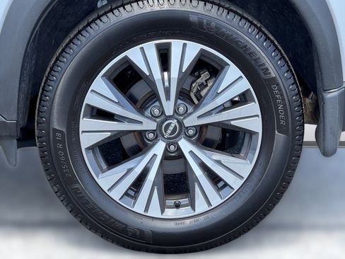 Used 2023 Nissan Rogue SV AWD/4WD image 13