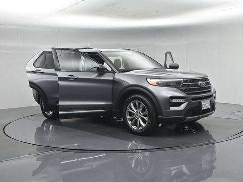 Certified 2021 Ford Explorer XLT w/ Equipment Group 202A RWD image 37