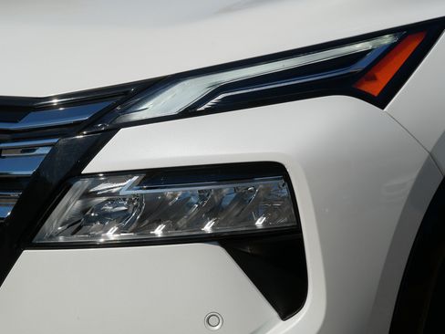 Certified 2024 Nissan Rogue Platinum w/ Platinum Premium Package AWD/4WD image 16