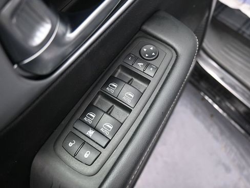 Used 2025 Chrysler Pacifica Limited FWD image 30