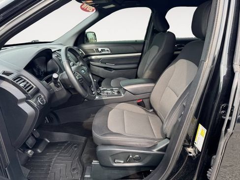 Used 2018 Ford Explorer XLT AWD/4WD image 7
