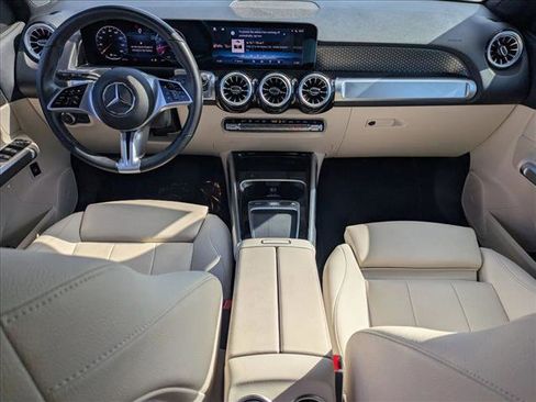 Used 2025 Mercedes-Benz GLB 250 4MATIC image 16