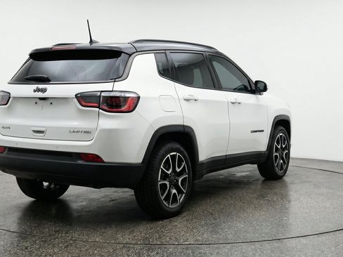 Used 2025 Jeep Compass Trailhawk AWD/4WD image 9