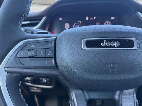 Used 2024 Jeep Grand Cherokee Limited image 25