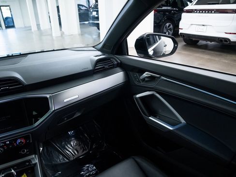 Used 2024 Audi Q3 2.0T Premium Plus w/ Premium Plus Package image 11