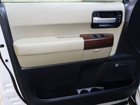 Used 2013 Toyota Sequoia Platinum RWD image 31