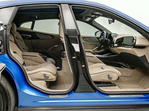 Certified 2024 Ferrari Purosangue Base image 25