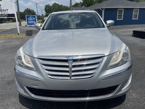 Used 2013 Hyundai Genesis 3.8 RWD image 2