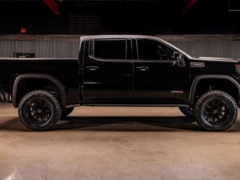 Used 2024 GMC Sierra 1500 AT4 w/ Technology Package image 11