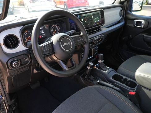 Used 2024 Jeep Gladiator Sport AWD/4WD image 5