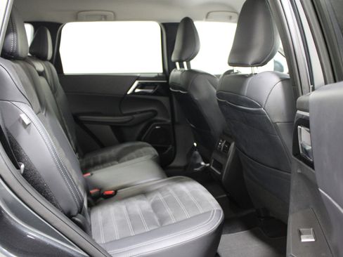 Used 2025 Mitsubishi Outlander SE AWD/4WD image 26
