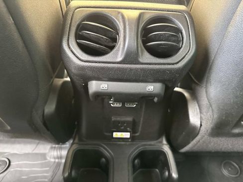 Used 2021 Jeep Wrangler Unlimited Rubicon image 16