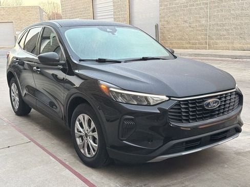 Used 2023 Ford Escape Active w/ Cold Weather Package image 4