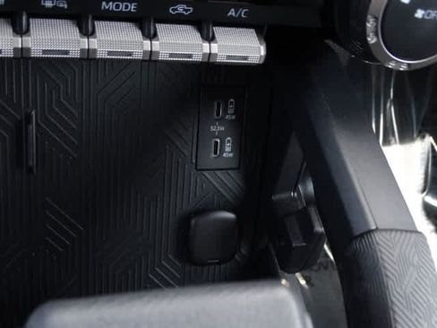 Used 2025 Toyota Tacoma TRD Sport AWD/4WD image 32