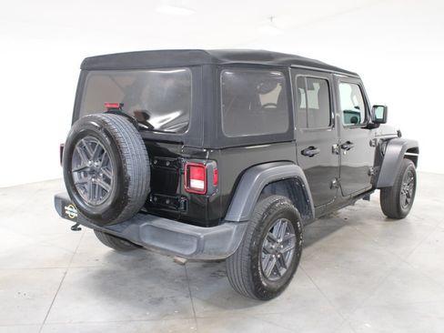 Used 2024 Jeep Wrangler Unlimited Sport AWD/4WD image 9